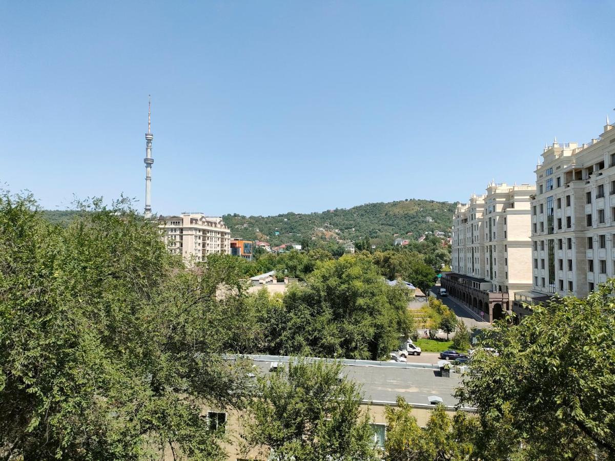 Ferienwohnung Квартира Коктобе С Видом На Горы Almaty Exterior foto