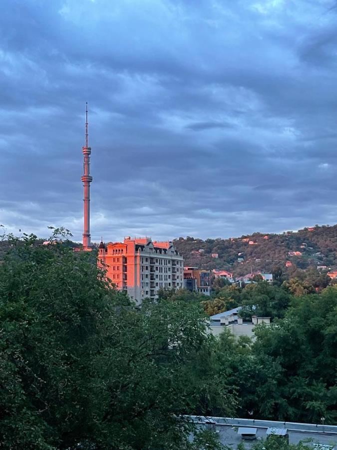 Ferienwohnung Квартира Коктобе С Видом На Горы Almaty Exterior foto